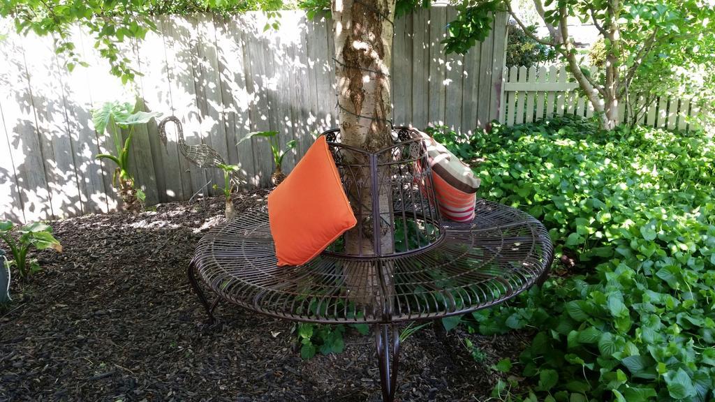 Creek Cottage Bed And Breakfast Traralgon Exterior foto